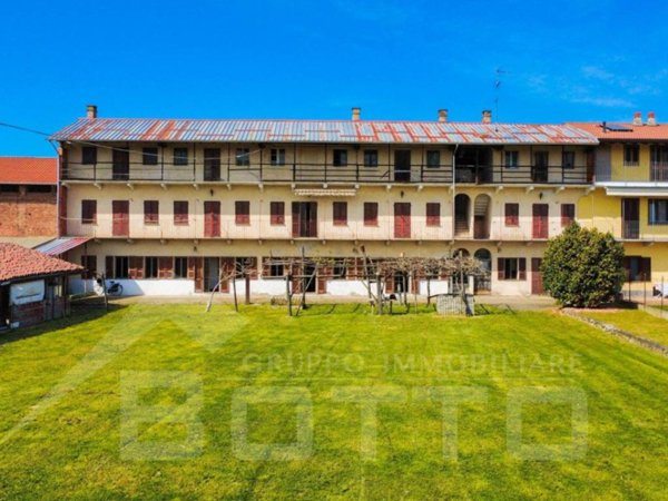 casa indipendente in vendita a Bellinzago Novarese