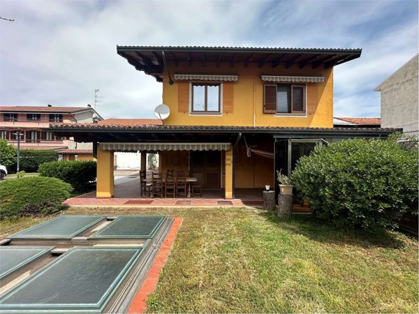 casa indipendente in vendita a Bellinzago Novarese