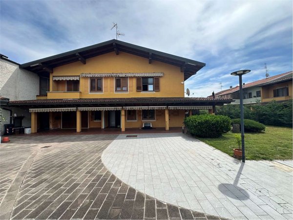 casa indipendente in vendita a Bellinzago Novarese