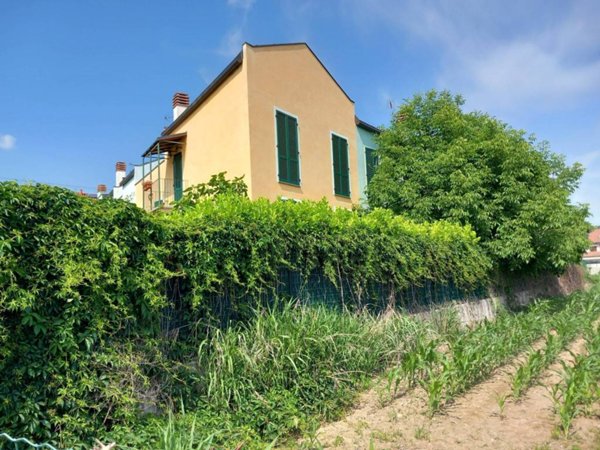 casa indipendente in vendita a Biandrate