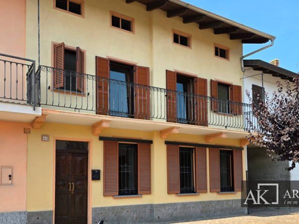 casa indipendente in vendita a Biandrate