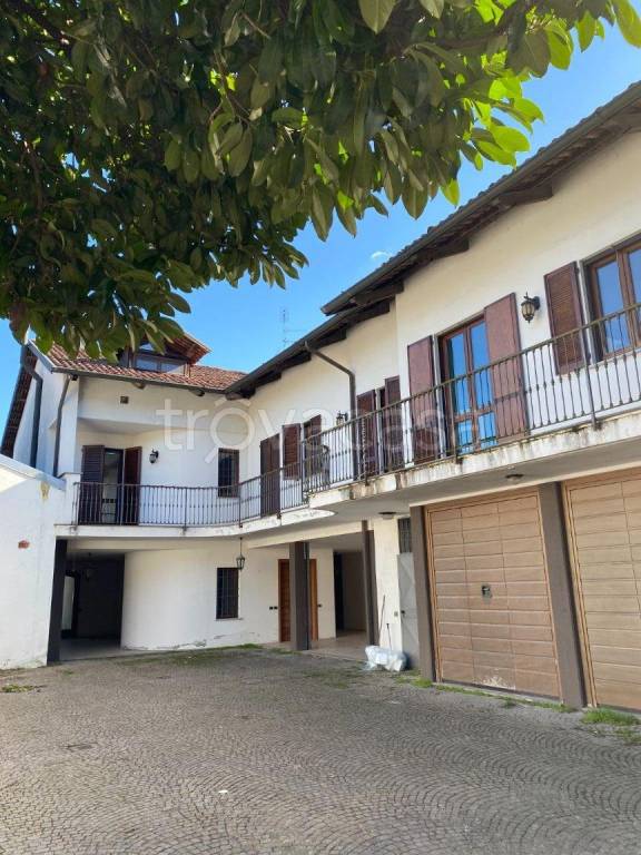 casa indipendente in vendita a Biandrate