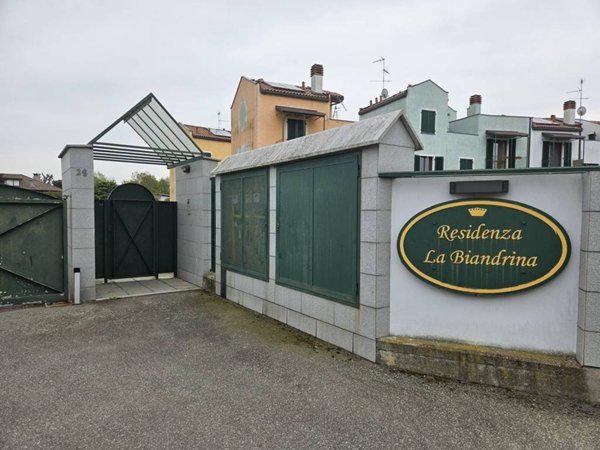 casa indipendente in vendita a Biandrate