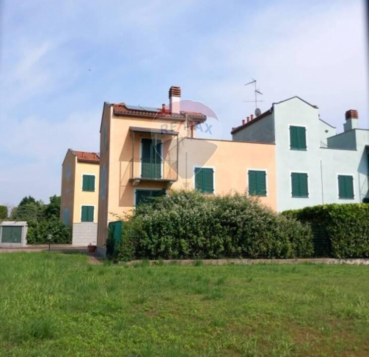 casa indipendente in vendita a Biandrate