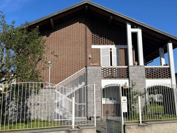 casa indipendente in vendita a Biandrate