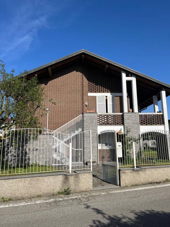 casa indipendente in vendita a Biandrate