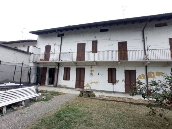 casa indipendente in vendita a Biandrate