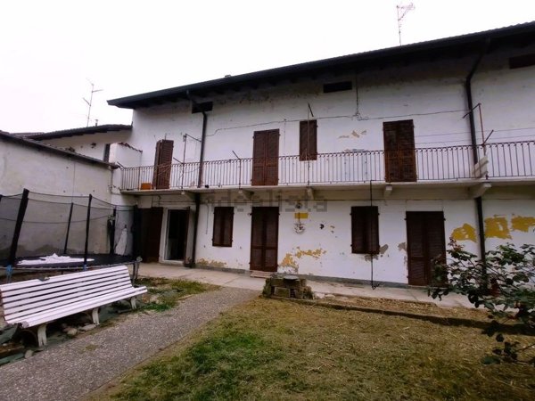casa indipendente in vendita a Biandrate