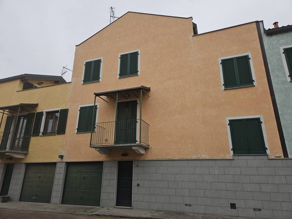 casa indipendente in vendita a Biandrate