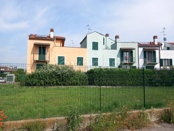 casa indipendente in vendita a Biandrate