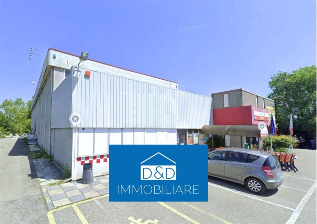 locale commerciale in vendita a Biandrate