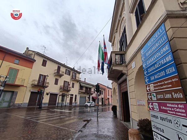 locale commerciale in vendita a Biandrate