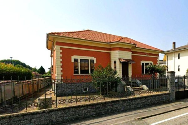 casa indipendente in vendita a Biandrate