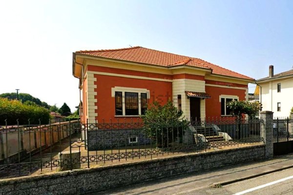 casa indipendente in vendita a Biandrate