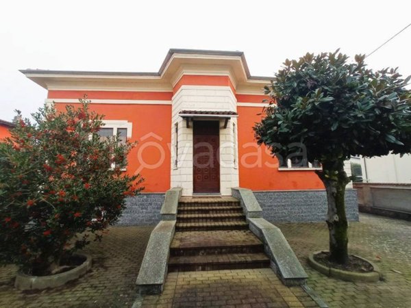 casa indipendente in vendita a Biandrate