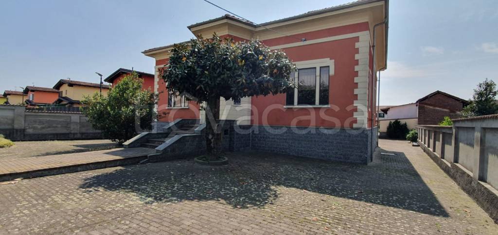 casa indipendente in vendita a Biandrate