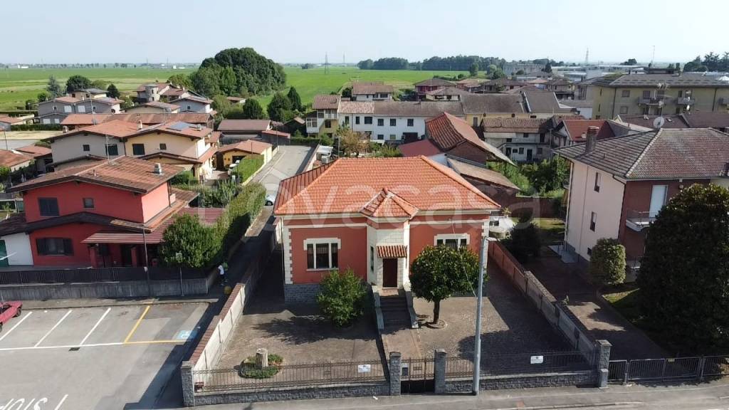 casa indipendente in vendita a Biandrate