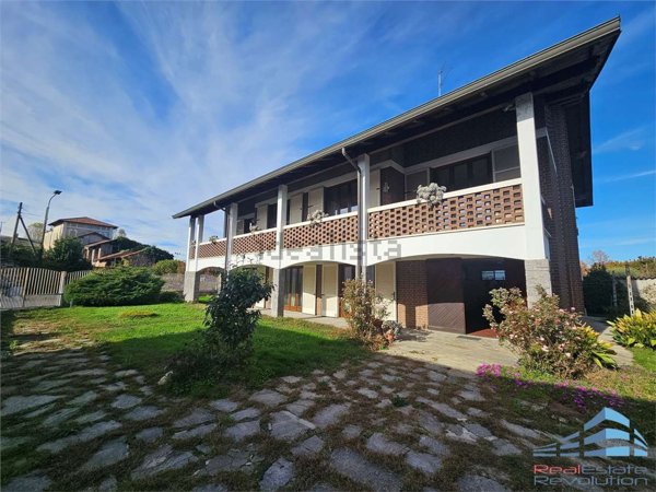 casa indipendente in vendita a Biandrate