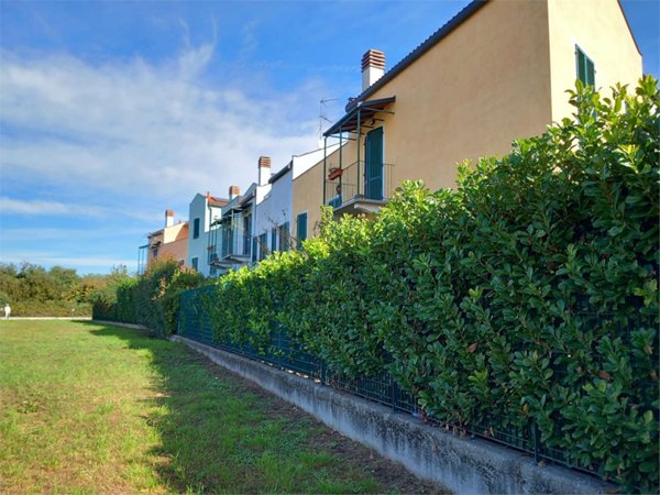 casa indipendente in vendita a Biandrate