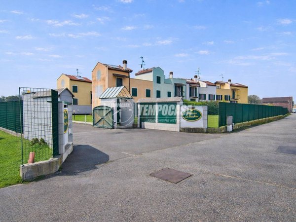 casa indipendente in vendita a Biandrate