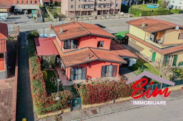 casa indipendente in vendita a Biandrate