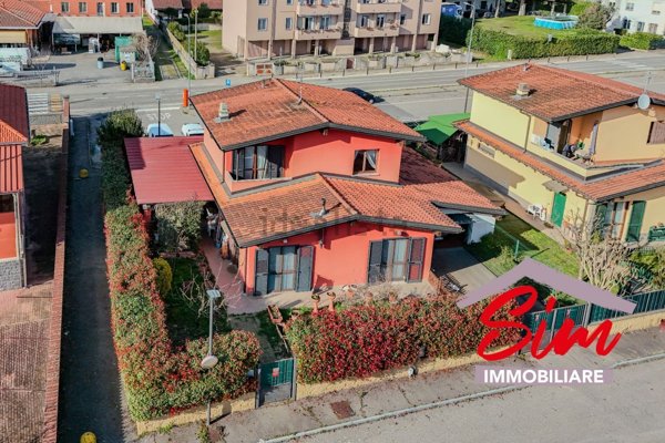 casa indipendente in vendita a Biandrate