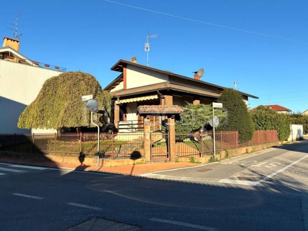 casa indipendente in vendita a Biandrate