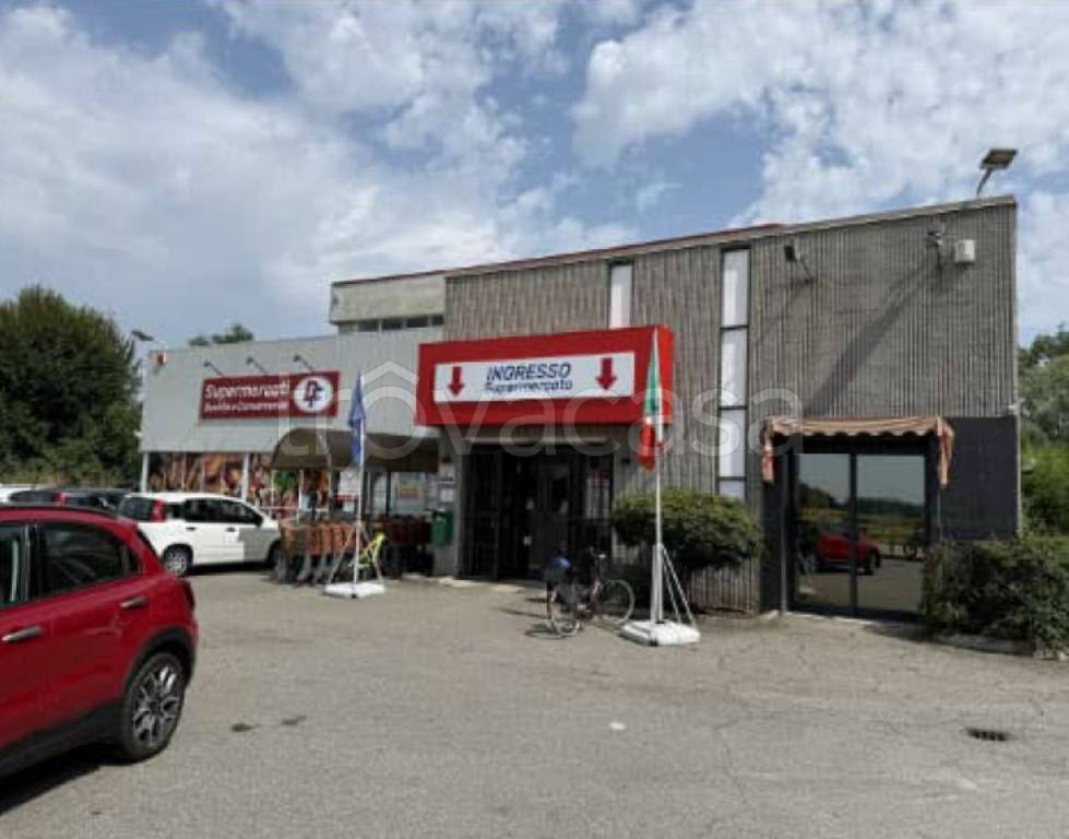 locale commerciale in vendita a Biandrate