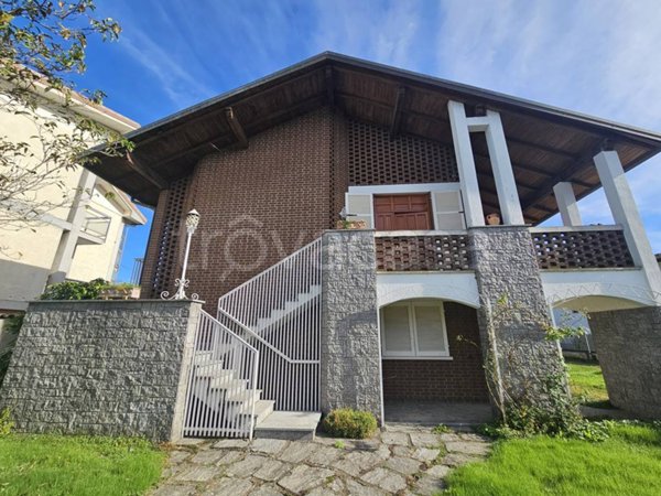 casa indipendente in vendita a Biandrate
