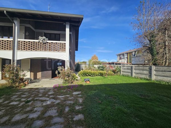 casa indipendente in vendita a Biandrate