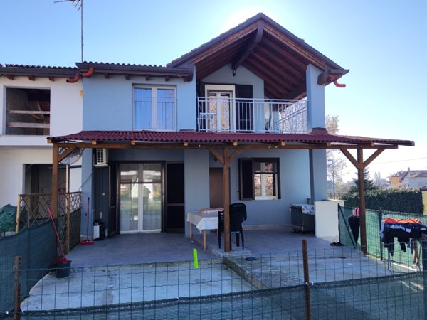 casa indipendente in vendita a Boca in zona Baraggia