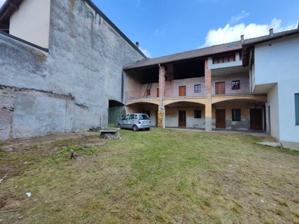 casa indipendente in vendita a Boca