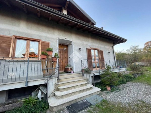 casa indipendente in vendita a Boca