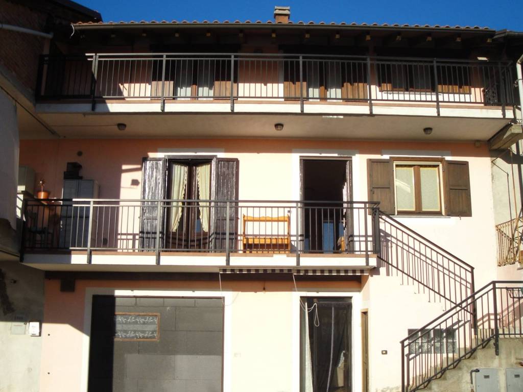 casa indipendente in vendita a Boca in zona Baraggia