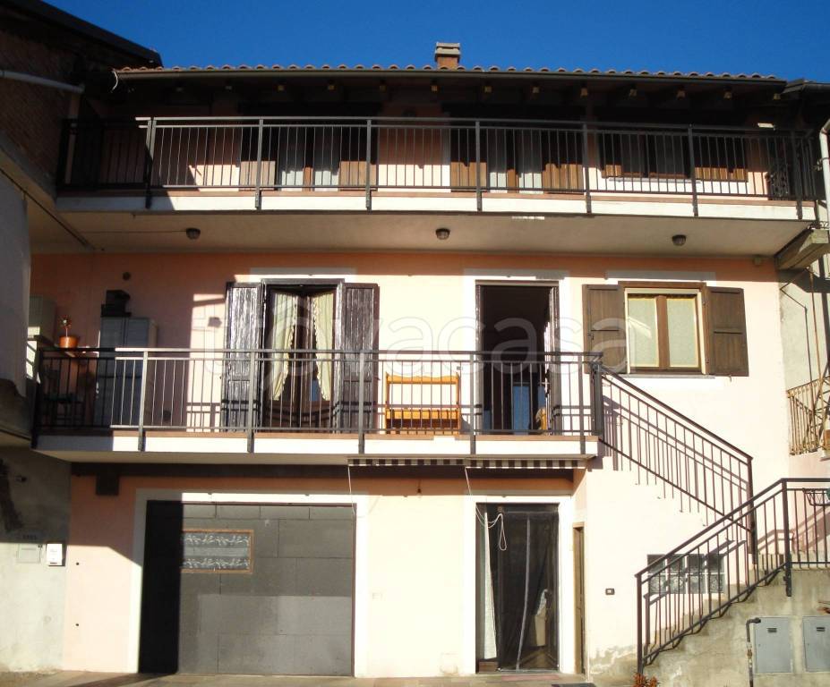 casa indipendente in vendita a Boca in zona Baraggia