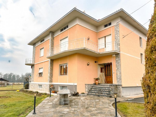 casa indipendente in vendita a Boca in zona Baraggia