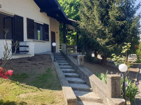 casa indipendente in vendita a Boca