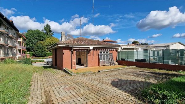 casa indipendente in vendita a Boca