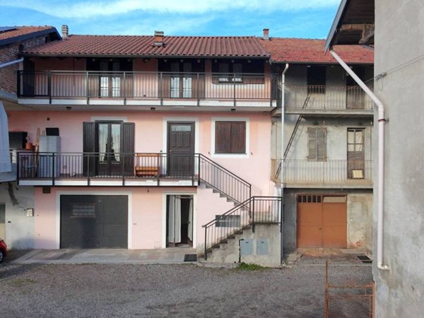 casa indipendente in vendita a Boca in zona Baraggia