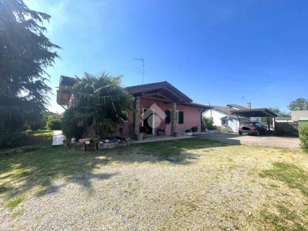 casa indipendente in vendita a Boca