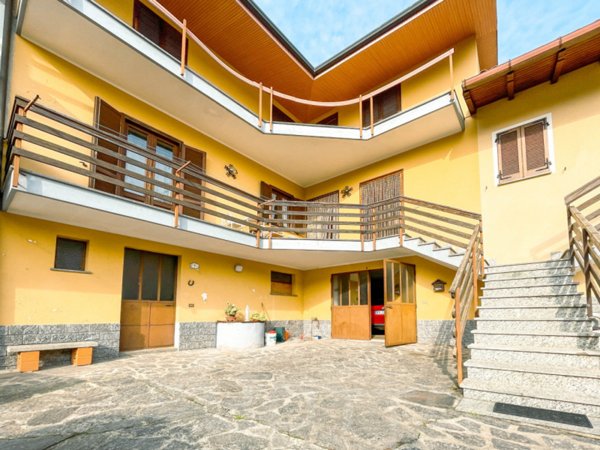 casa indipendente in vendita a Bogogno