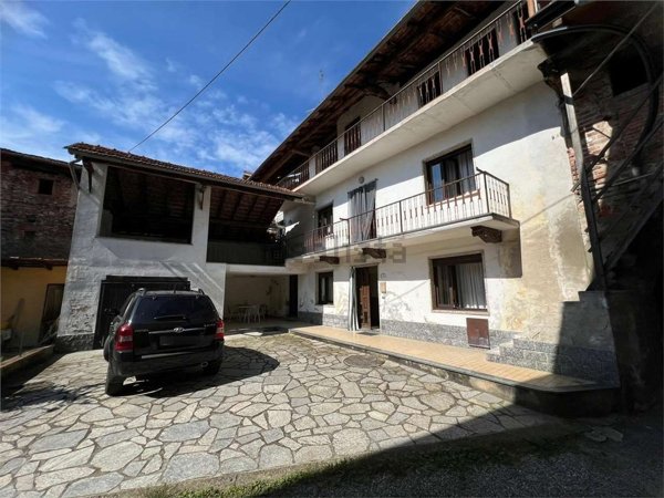 casa indipendente in vendita a Bogogno