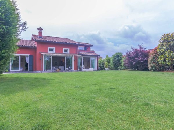 casa indipendente in vendita a Bogogno