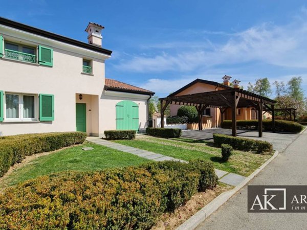 casa indipendente in vendita a Bogogno