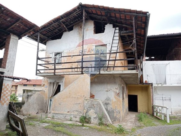 casa indipendente in vendita a Bogogno in zona Arbora