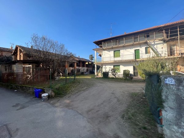 quadrivano in vendita a Bogogno in zona Montecchio