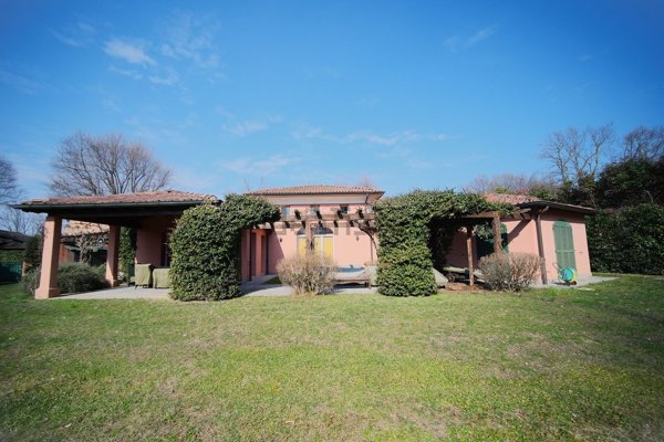 casa indipendente in vendita a Bogogno
