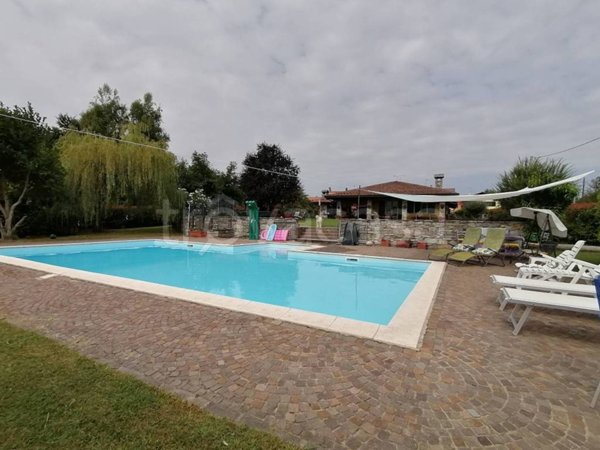 casa indipendente in vendita a Bogogno
