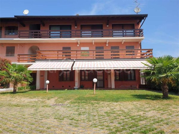 casa indipendente in vendita a Bogogno