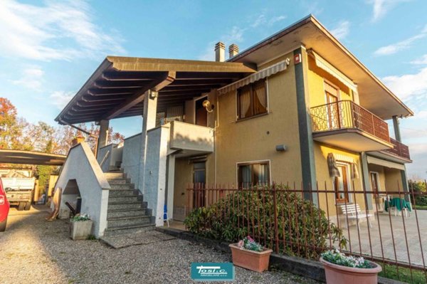 casa indipendente in vendita a Bogogno